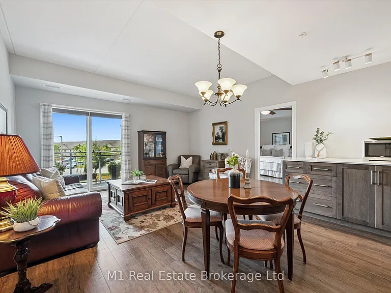35 Kingsbury Sq #215 — Photo 10