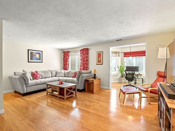 5th image of 108 Norton Ave APT 17