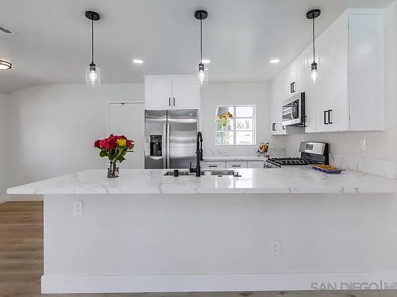 5th image of 2034 Lee Dr