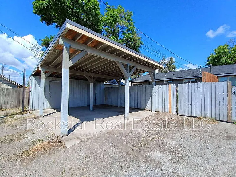 702 E Bridgeport Ave — Photo 23