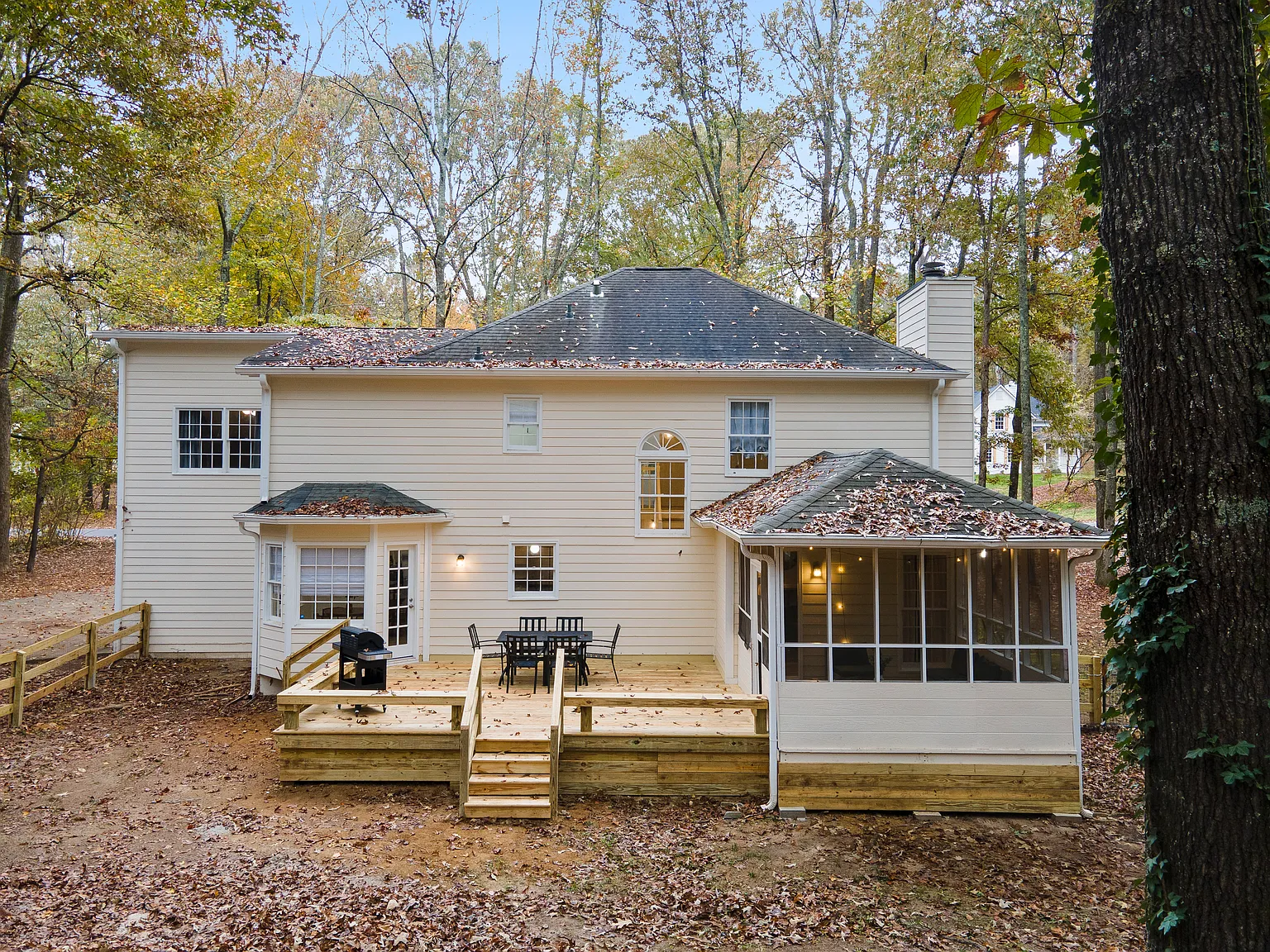 4 bed, 2.5 bath, 2192 sqft, $7,700 — Photo 2