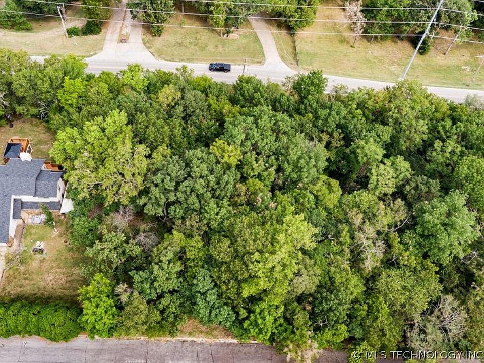 1st image of Woodcrest Ln