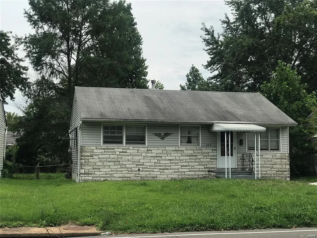 400 Shepley Dr photo 1