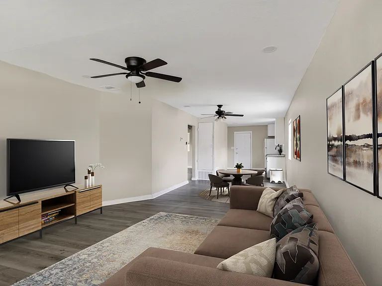 2520 N Hickory St — Photo 3
