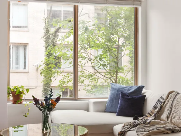 200 East 69th Street image 2 of 6