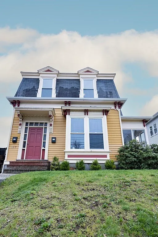 3 bed, 1.0 bath, 1400 sqft, $3,700 — Photo 1