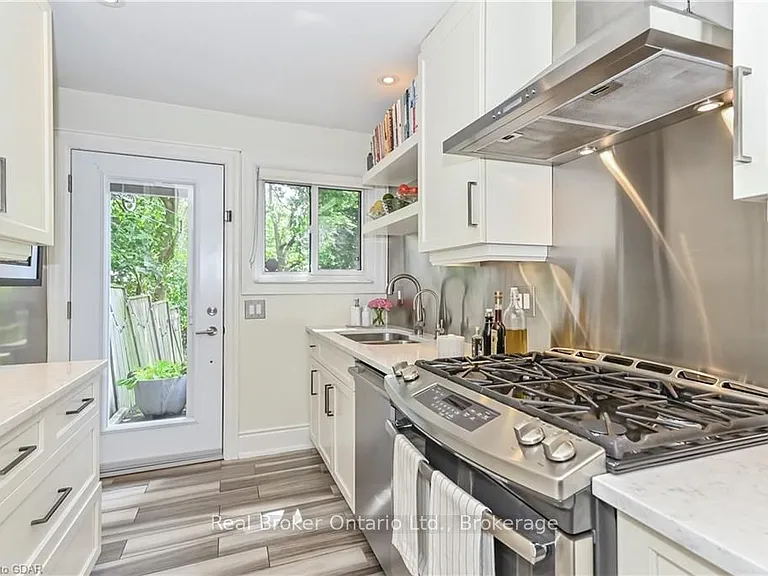 37 Meadowview Ave — Photo 11
