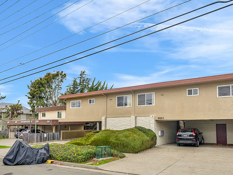 5823 Alameda Ave #D — Photo 3
