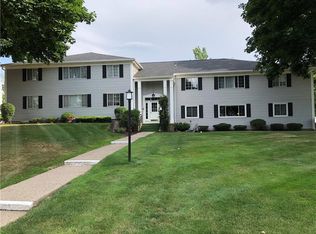 24 Colonial Pkwy, Pittsford, NY 14534