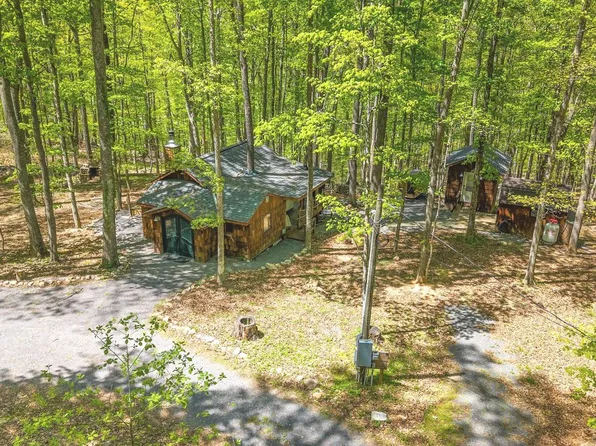 326 Preacher Ln, Great Cacapon, WV 25422