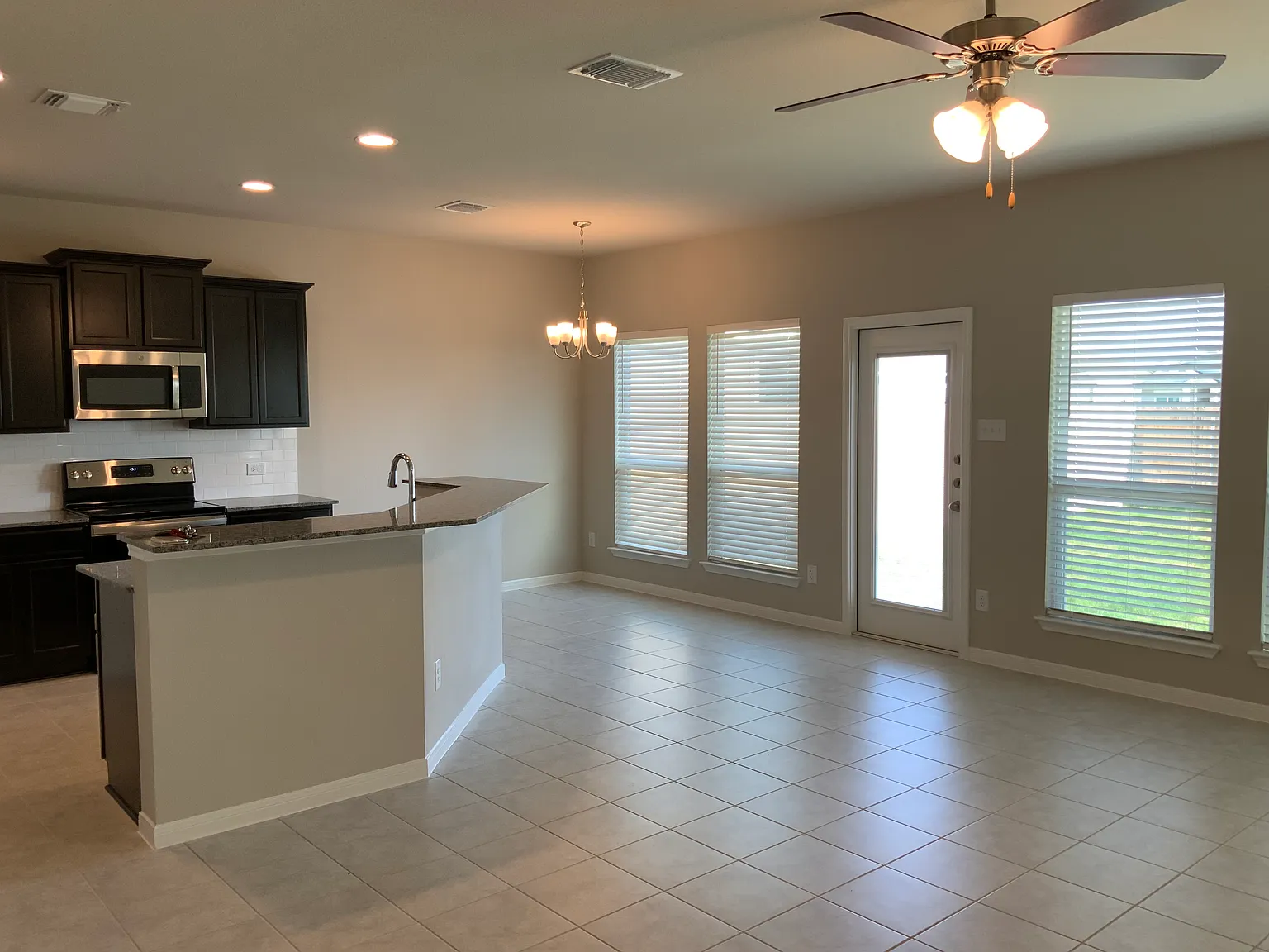 3 bed, 1314 sqft, $1,650 — Photo 3