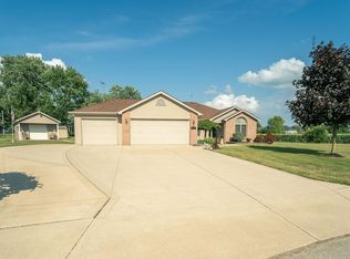 319 White Bridge Ct, Bluffton, IN 46714