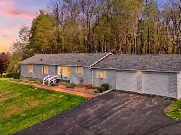 92 Dennis Rd, Honesdale, PA 18431