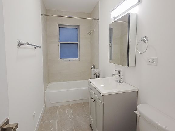 4th image of 4500 1/2 N Ashland Ave #1N