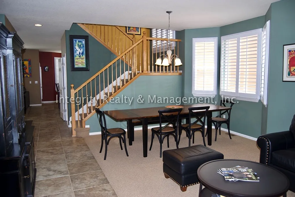 4 Bed/2.5 Bath, 2783 Sq Ft, 10328 Longwood Way — Photo 3