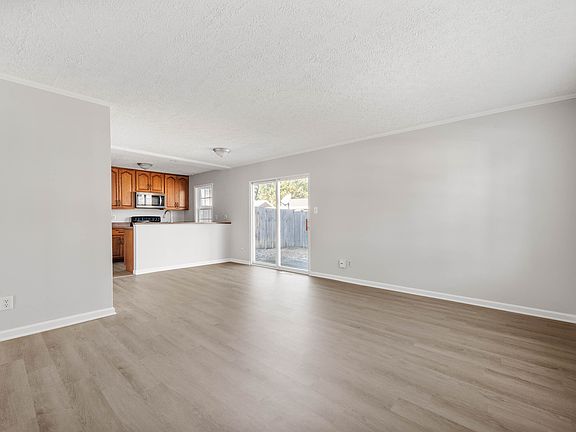 4th image of 1630 Marborough Ln