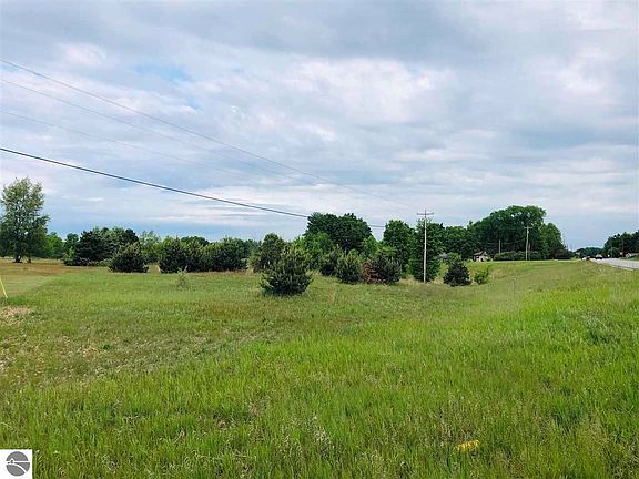 3rd image of 359 Potter Rd W