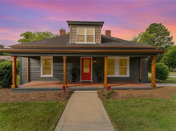 402 E Main St, Stoneville, NC 27048