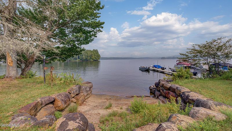 3rd image of 113 Brown Point Drive