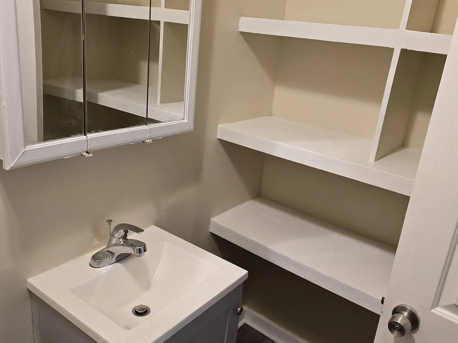 2 bed, 900 sqft, $1,600 — Photo 3