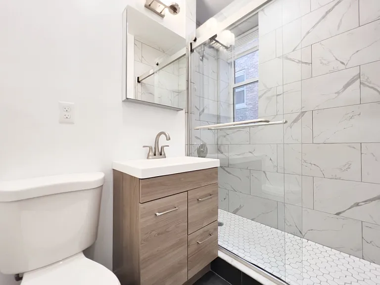 32 Queensberry St #7 — Photo 5