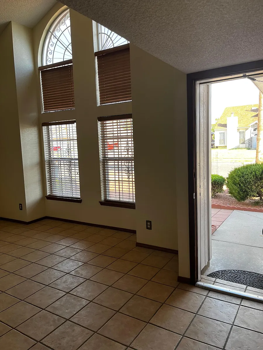 Building Photo - 4732 Loma De Plata Dr
