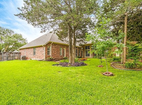 4th image of 1909 Valley View Dr