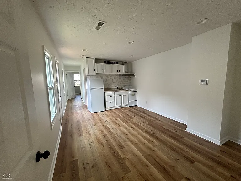2322 Paris Ave — Photo 2