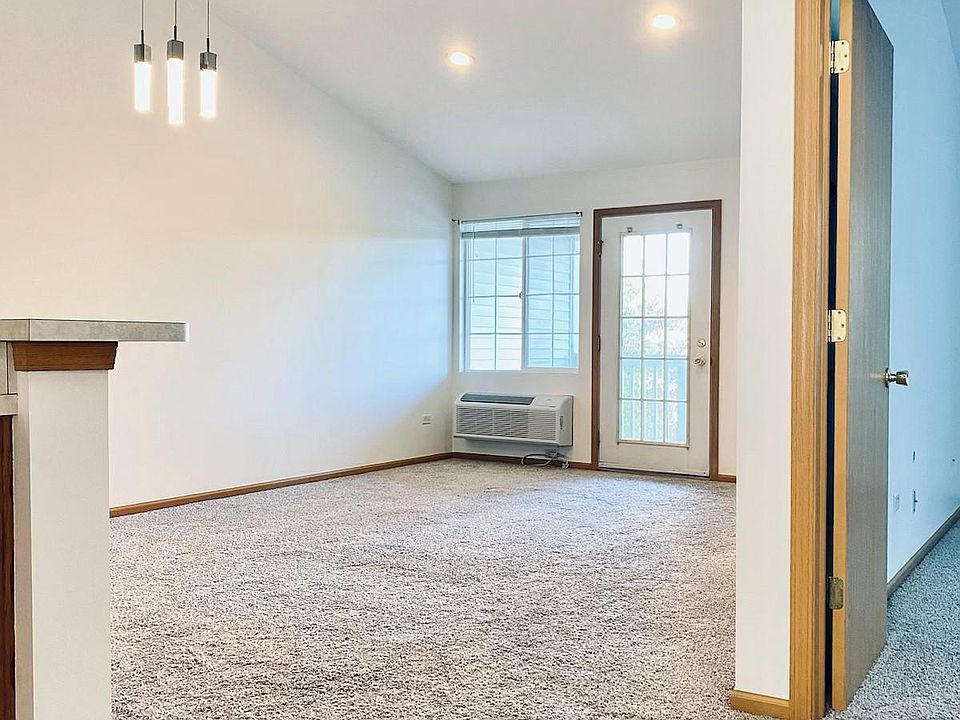 1584 McClure Rd Aurora, IL Zillow Apartments for Rent in Aurora