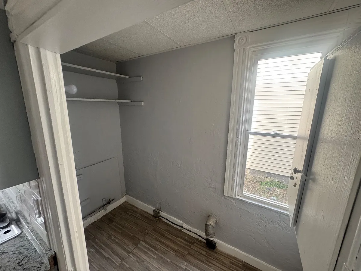 Unit Photo - 1152 Saint Vincent St #1