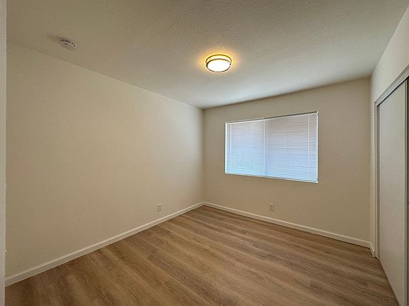 4th image of 2534 E Park Ln #D