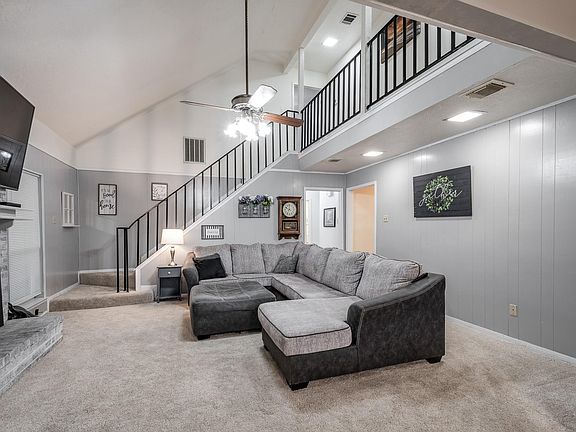 3rd image of 206 Mariner Ct