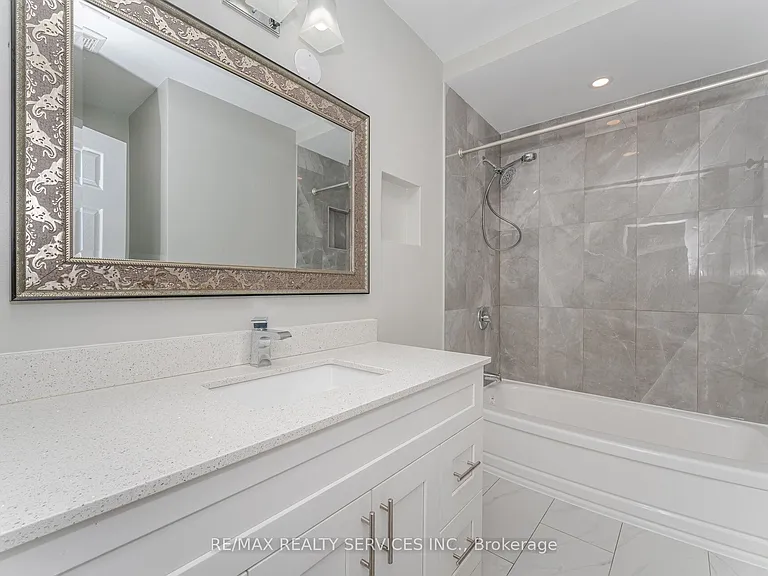 61 Avondale Blvd — Photo 21