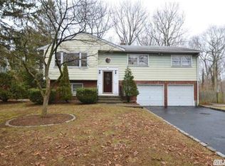 109 Lake Ave S, Nesconset, NY 11767