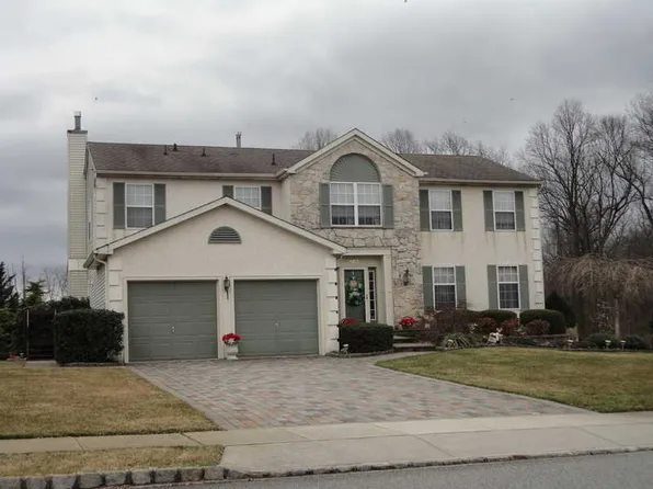 103 Ponds View Ct, Mullica Hill, NJ 08062