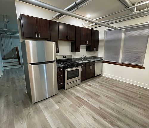 3rd image of 2724 W Farragut Ave #G