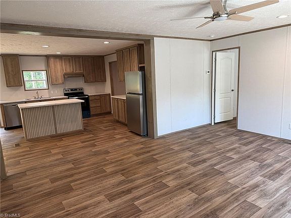 4th image of 224 Briar Creek Ct