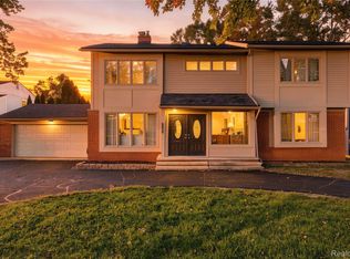 2110 Langham Dr, West Bloomfield, MI 48323