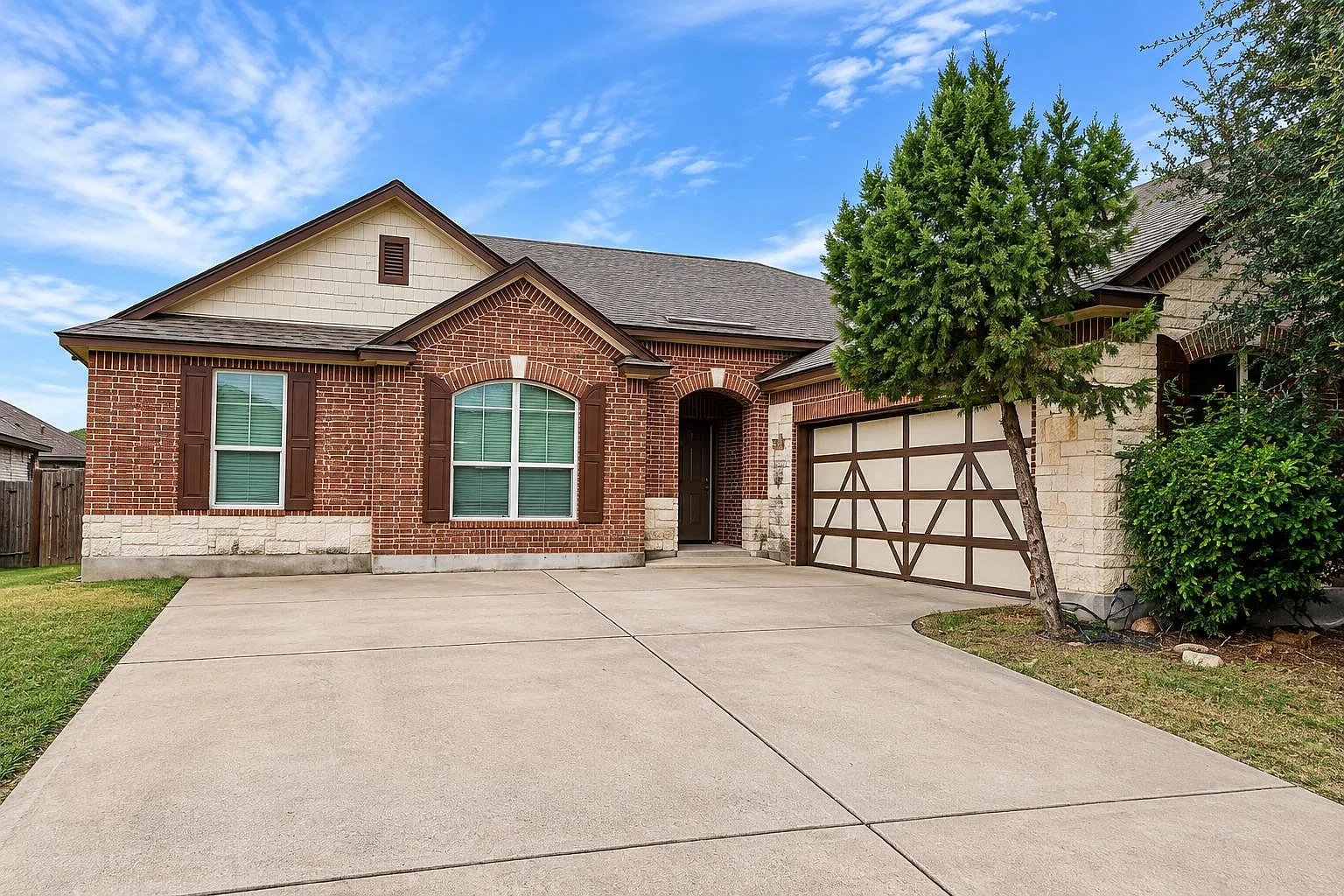 3 bed, 2.0 bath, 1890 sqft, $2,200 — Photo 1