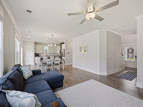 5th image of 7579 Maggie Dr