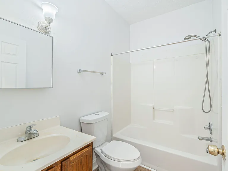 605 Spruce St NE — Photo 13