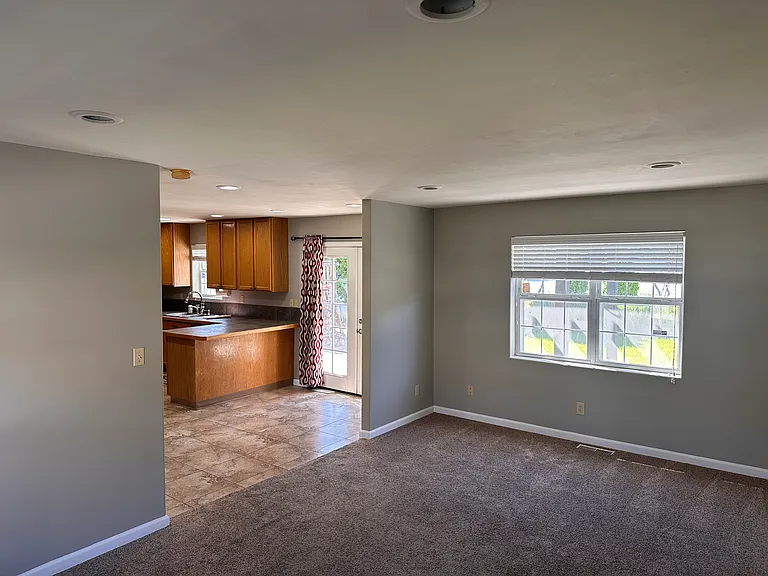 170 Lakeview Ave — Photo 3