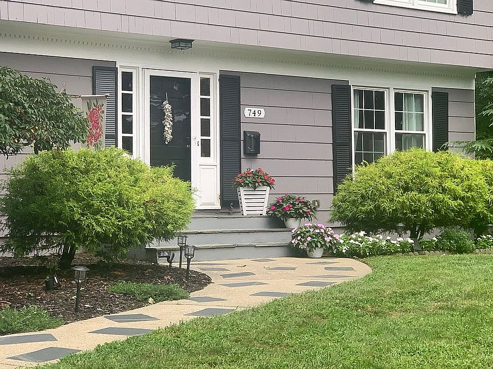 2nd image of 749 Nut Swamp Rd