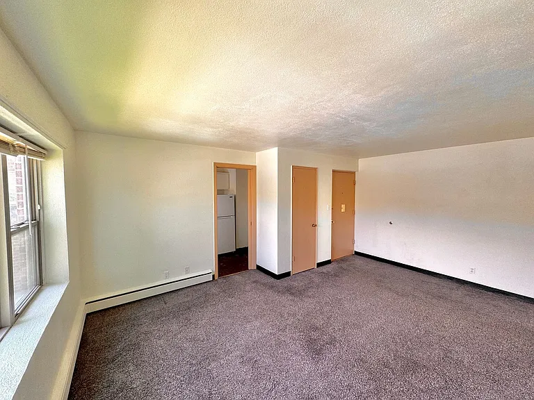 1515 3rd Ave NE — Photo 5