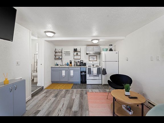 4th image of 1922 N Washington St #3