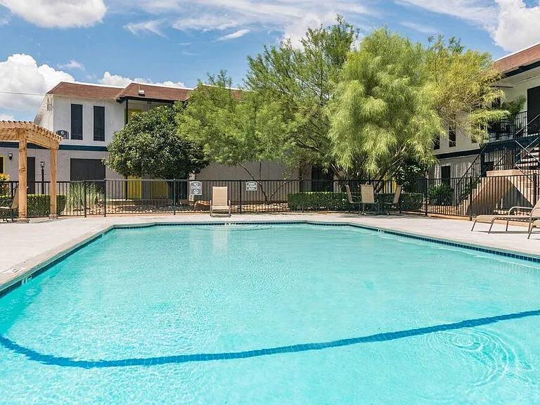 The Courtmoor on Cameron — Photo 16