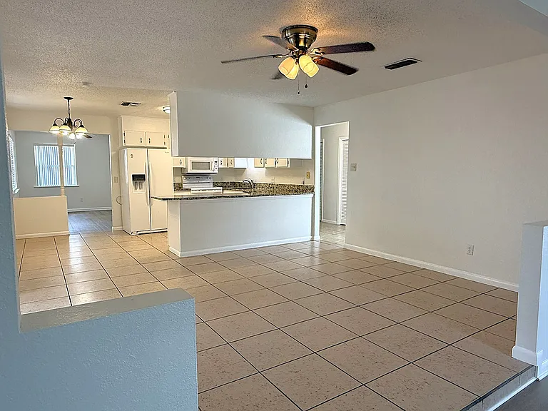401 Crystal Ln — Photo 6