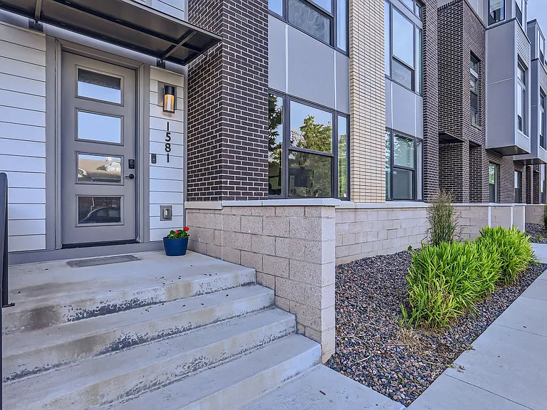 1581 N Perry St — Photo 2