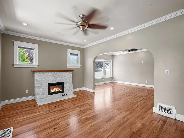 1028 W Chelan Ave — Photo 6