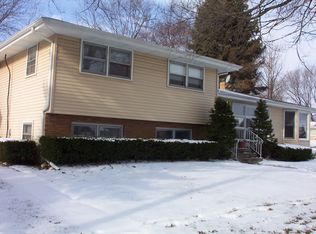 720 1st St, Cary, IL 60013